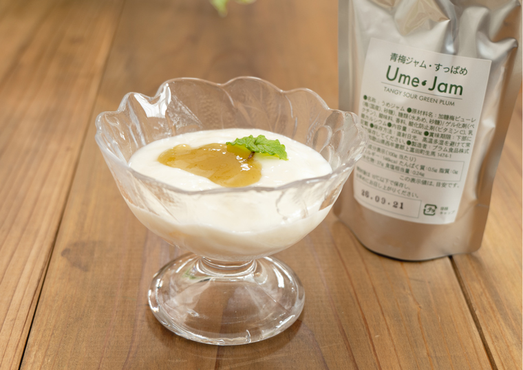 ヨーグルトにも相性バツグン。青梅ジャムをソースとしてお楽しみください